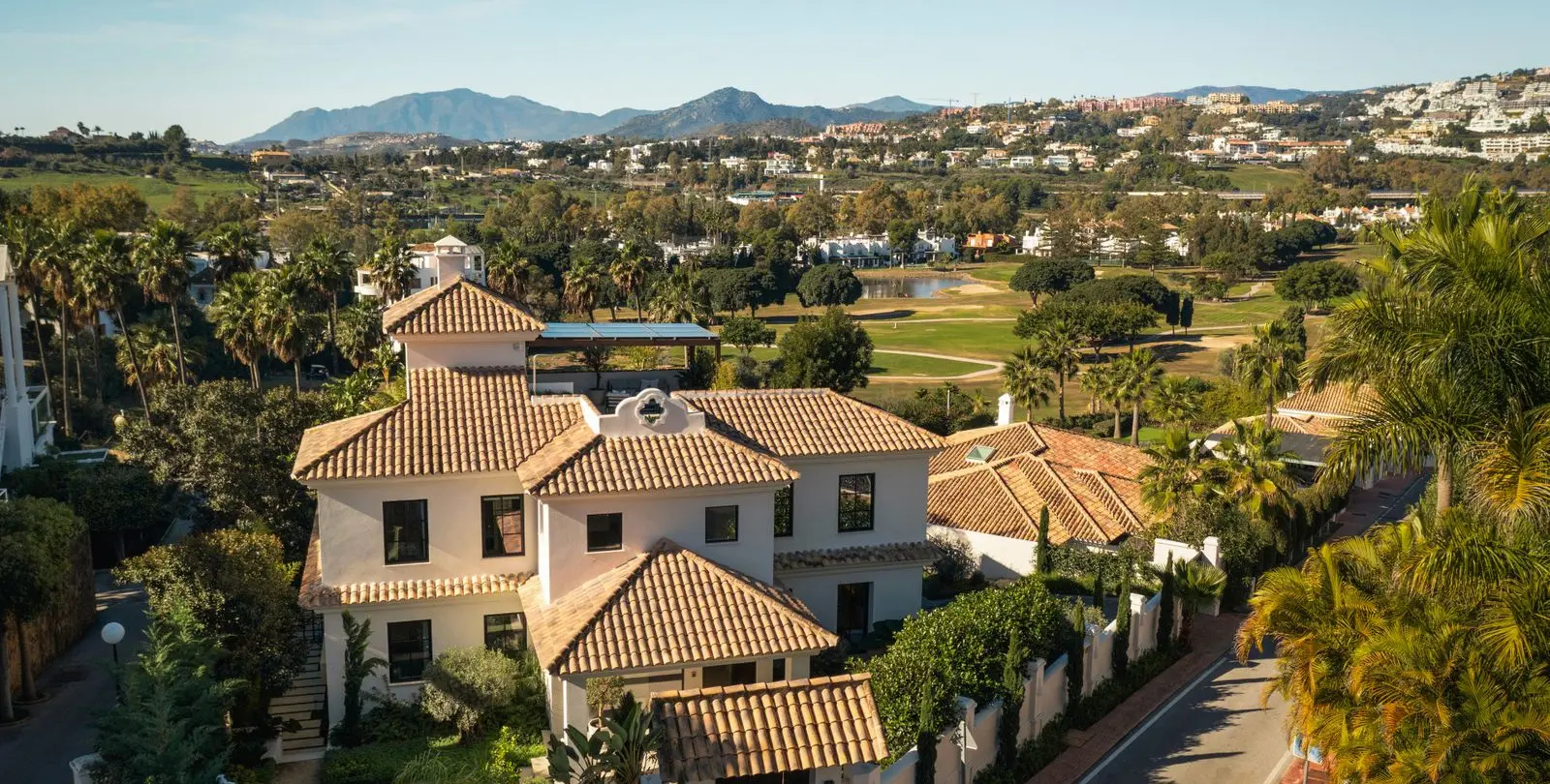 Venta de villa independiente en Nueva Andalucía 4