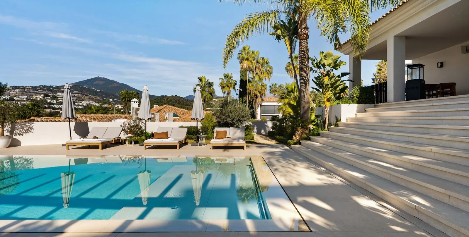 Venta de villa independiente en Nueva Andalucía 32