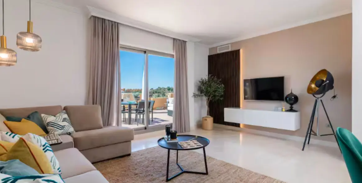 Long-term rent of penthouse in New Golden Mile 2