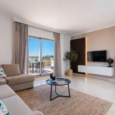 Long-term rent of penthouse in New Golden Mile