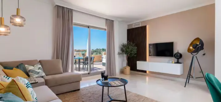 Long-term rent of penthouse in New Golden Mile 1