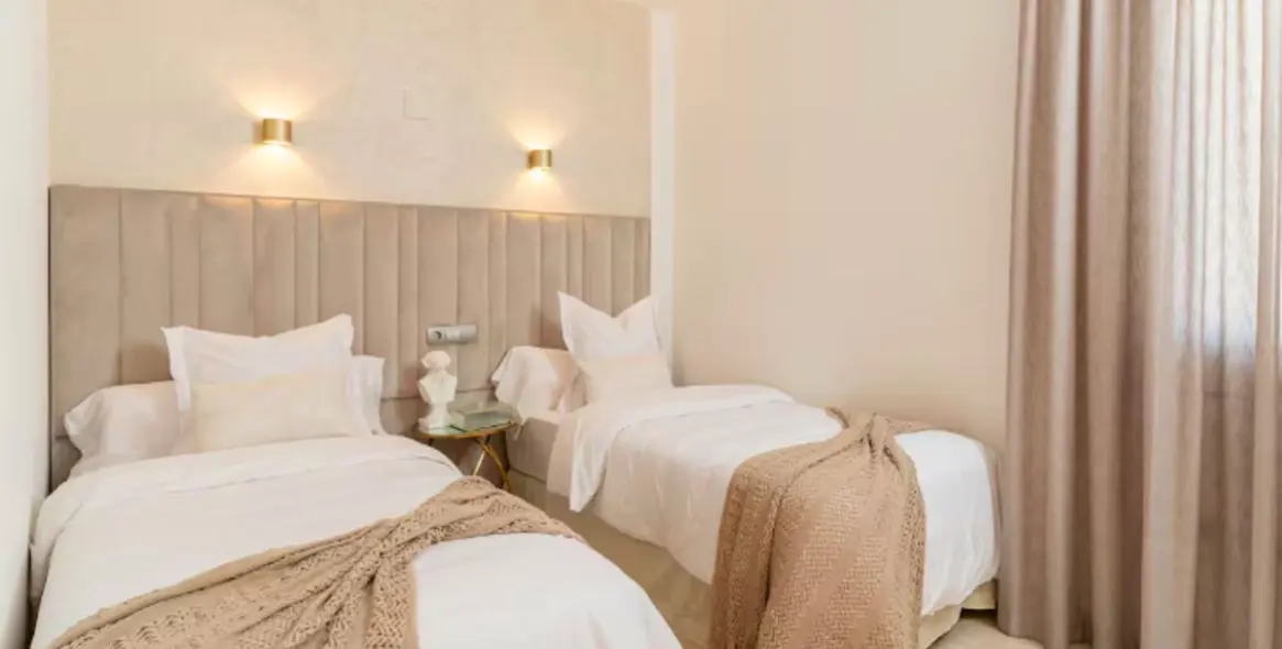 Long-term rent of penthouse in New Golden Mile 11