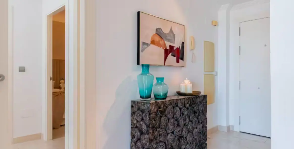 Long-term rent of penthouse in New Golden Mile 12