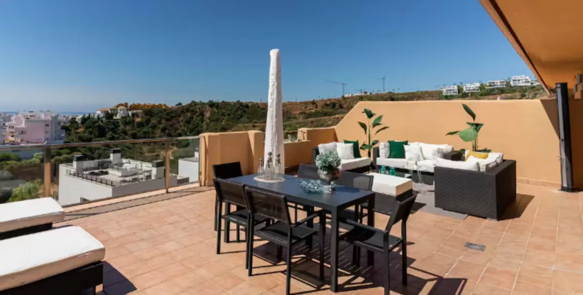 Long-term rent of penthouse in New Golden Mile 14