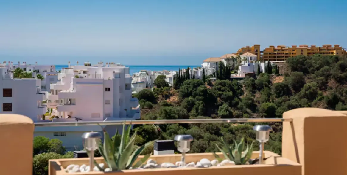 Long-term rent of penthouse in New Golden Mile 15