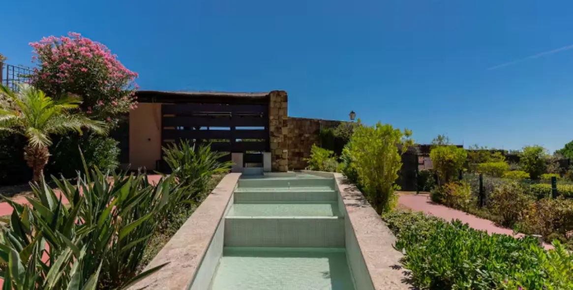 Long-term rent of penthouse in New Golden Mile 17