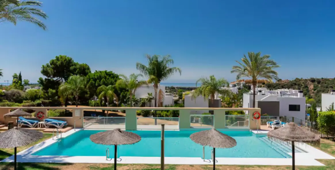 Long-term rent of penthouse in New Golden Mile 18