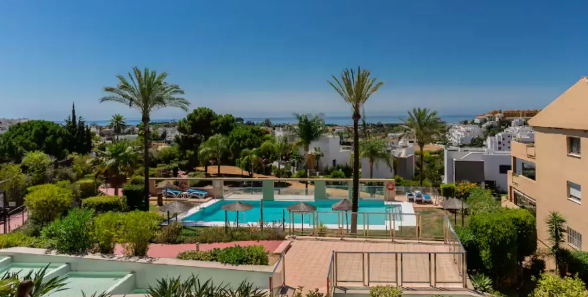 Long-term rent of penthouse in New Golden Mile 19