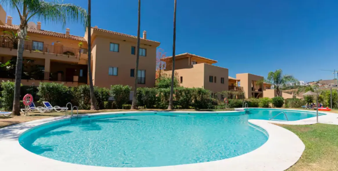 Long-term rent of penthouse in New Golden Mile 20