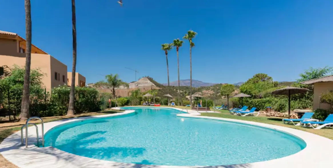 Long-term rent of penthouse in New Golden Mile 21