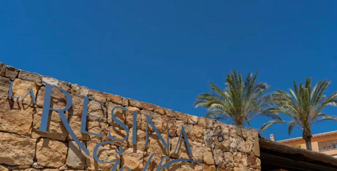 Long-term rent of penthouse in New Golden Mile 22