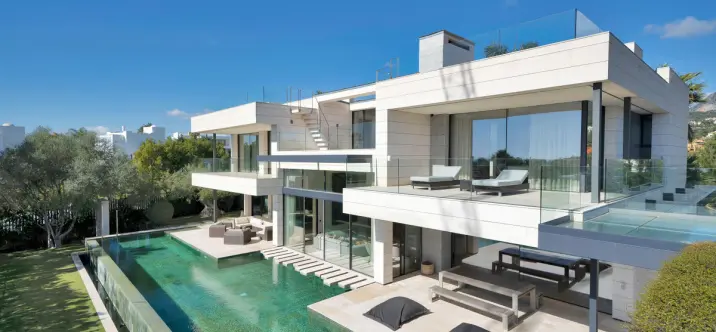 Alquiler a largo plazo de villa independiente en Nagüeles 0