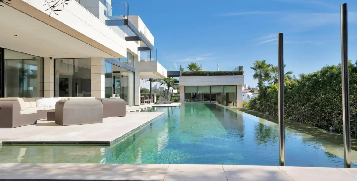 Alquiler a largo plazo de villa independiente en Nagüeles 2