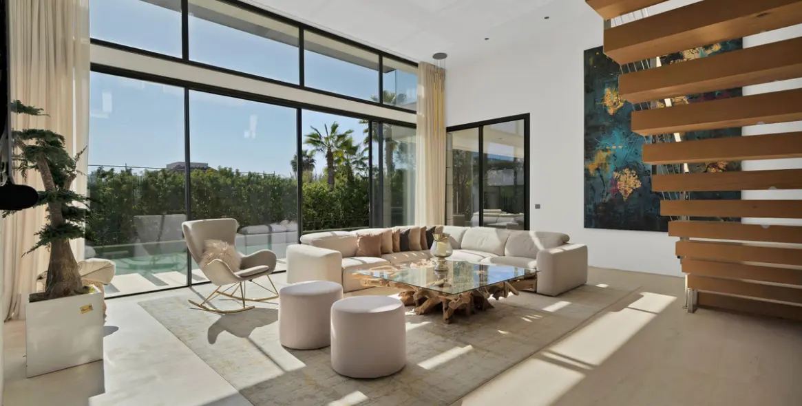 Alquiler a largo plazo de villa independiente en Nagüeles 10