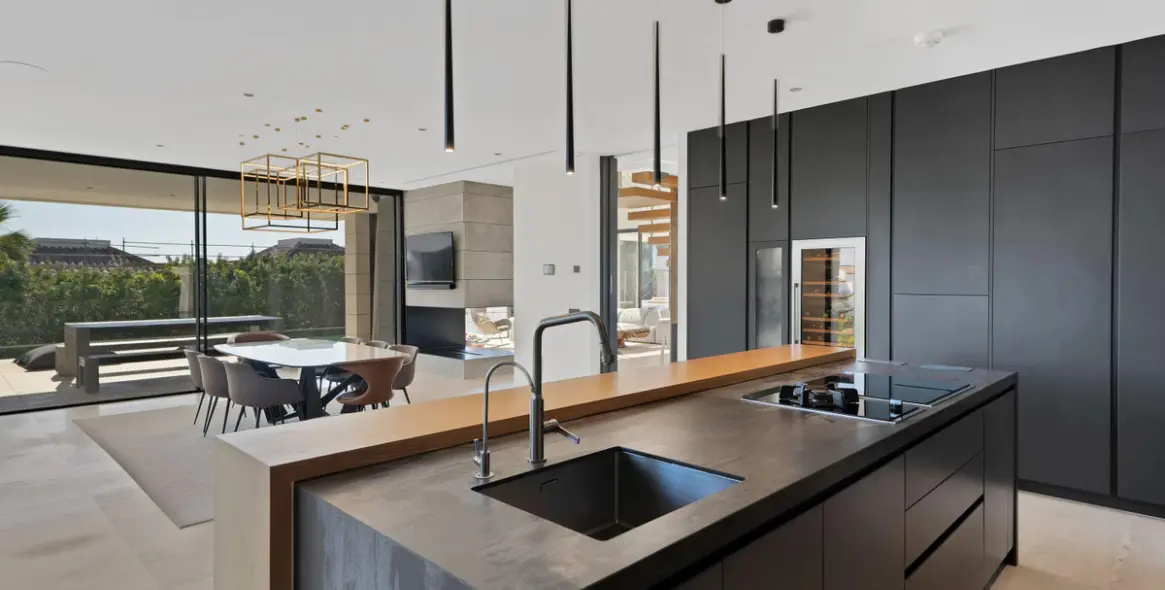 Alquiler a largo plazo de villa independiente en Nagüeles 12