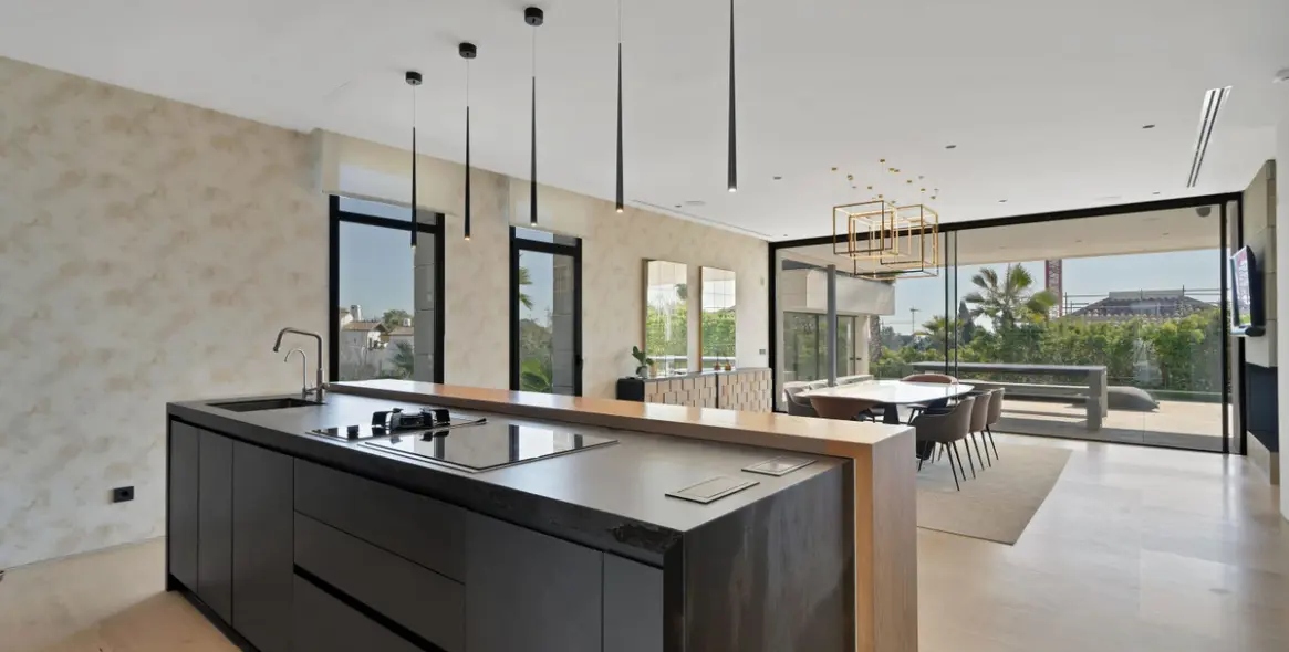 Alquiler a largo plazo de villa independiente en Nagüeles 15