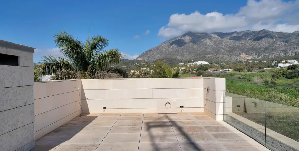 Alquiler a largo plazo de villa independiente en Nagüeles 38