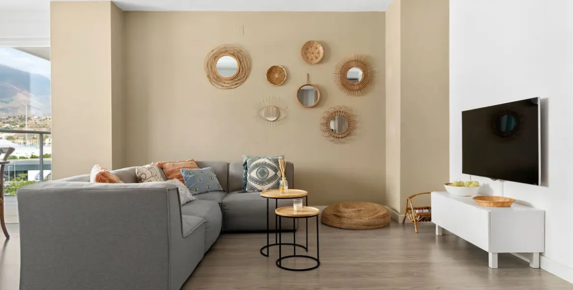 Sale of middle floor apartment in Estepona 1