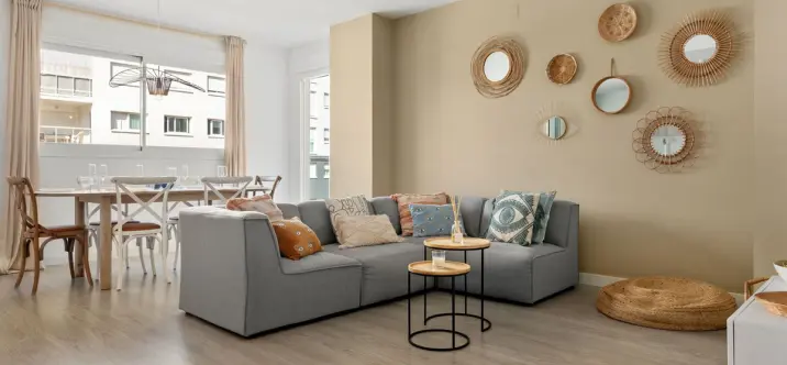 Venta de apartamento en planta media en Estepona 1