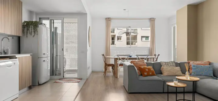 Venta de apartamento en planta media en Estepona 4