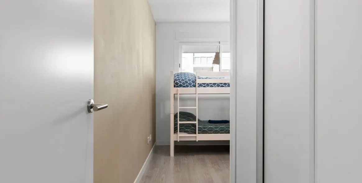 Sale of middle floor apartment in Estepona 12