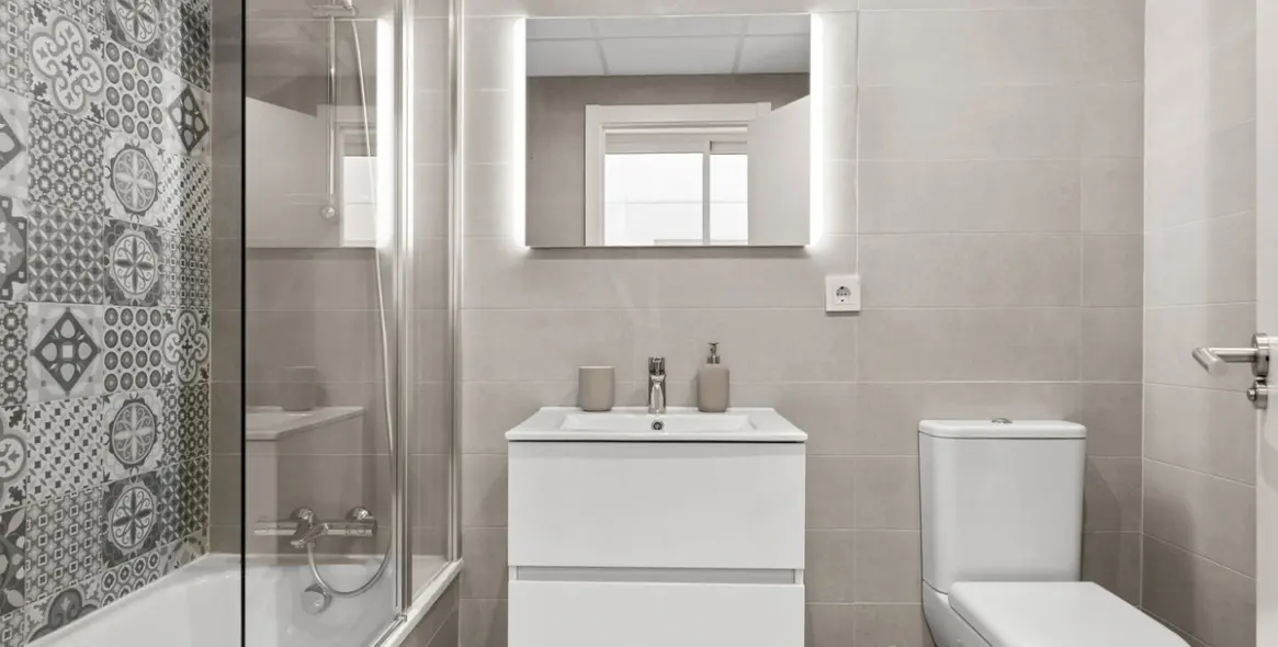 Sale of middle floor apartment in Estepona 16