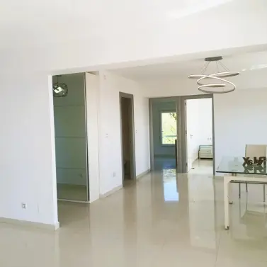 Продажа апартаментов на среднем этаже в Montemar