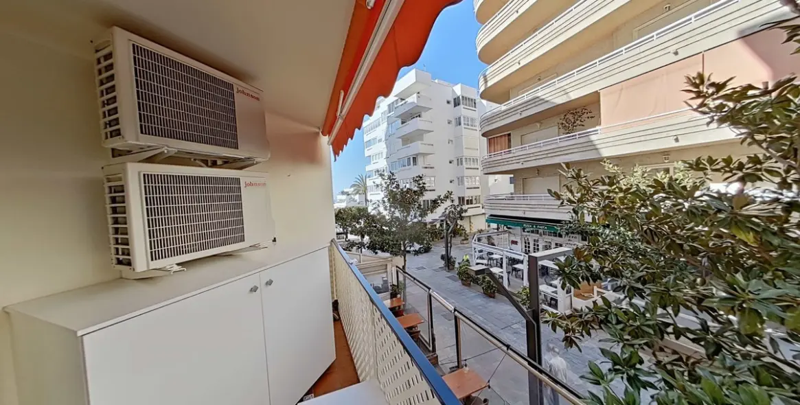 Venta de apartamento en planta media en Marbella 1