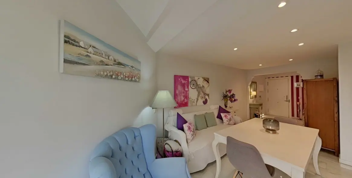 Venta de apartamento en planta media en Marbella 3