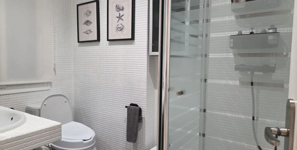 Venta de apartamento en planta media en Marbella 13