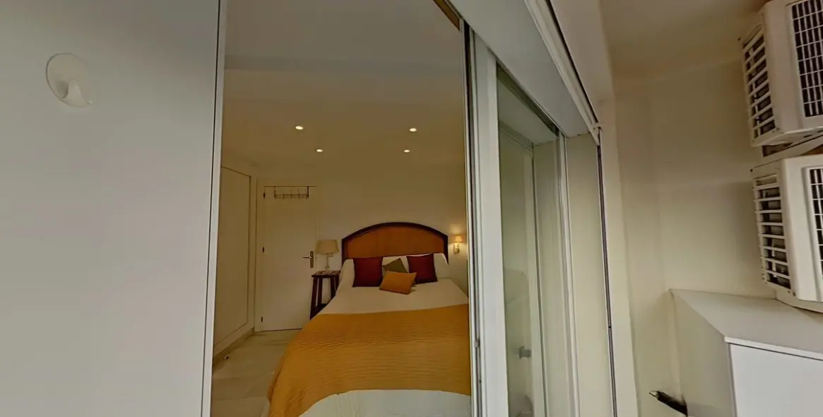 Venta de apartamento en planta media en Marbella 20