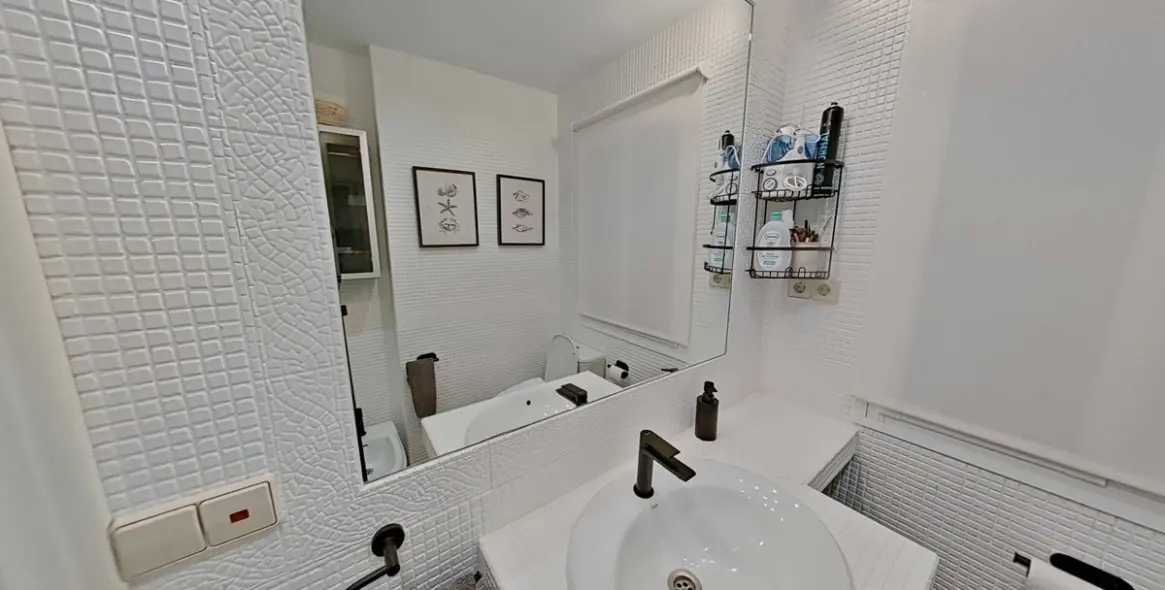 Venta de apartamento en planta media en Marbella 23