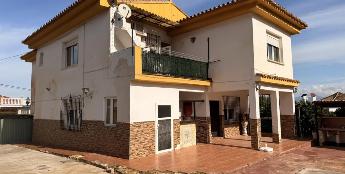 Sale of detached villa in Alhaurín de la Torre 1