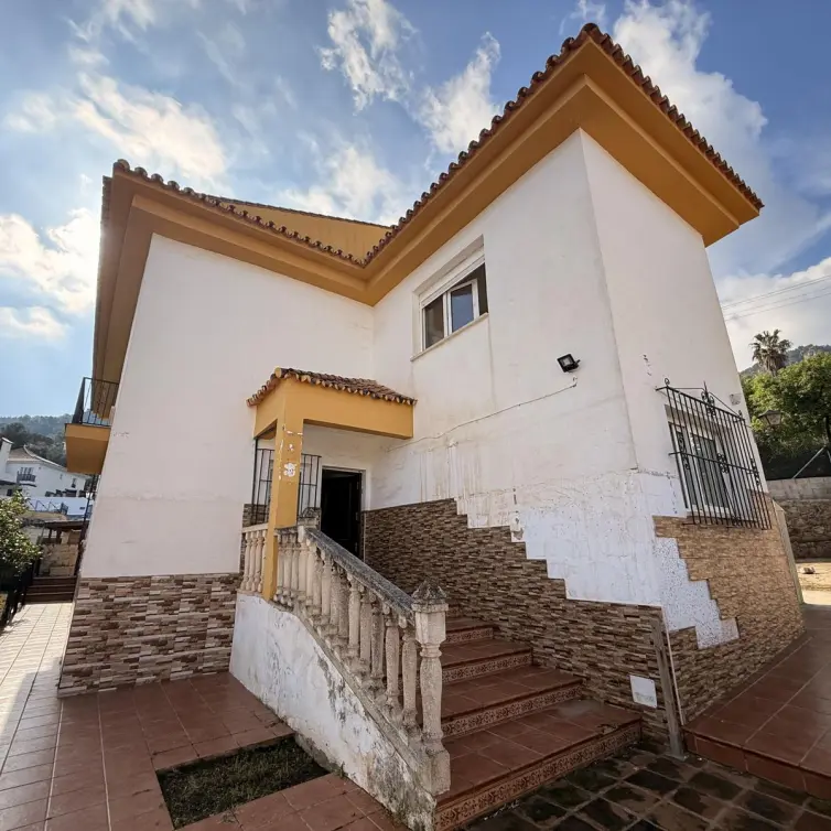 Продажа  отдельно стоящей виллы в Alhaurín de la Torre