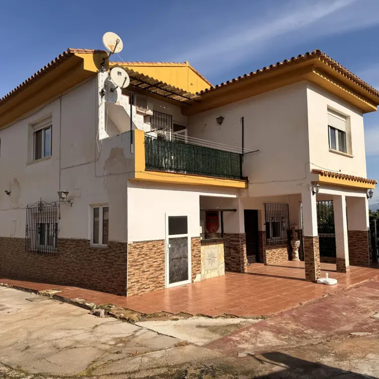 Продажа  отдельно стоящей виллы в Alhaurín de la Torre