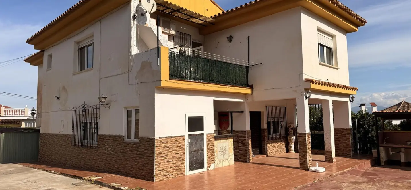 Продажа  отдельно стоящей виллы в Alhaurín de la Torre 2