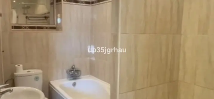 Продажа апартаментов на среднем этаже в Estepona 2