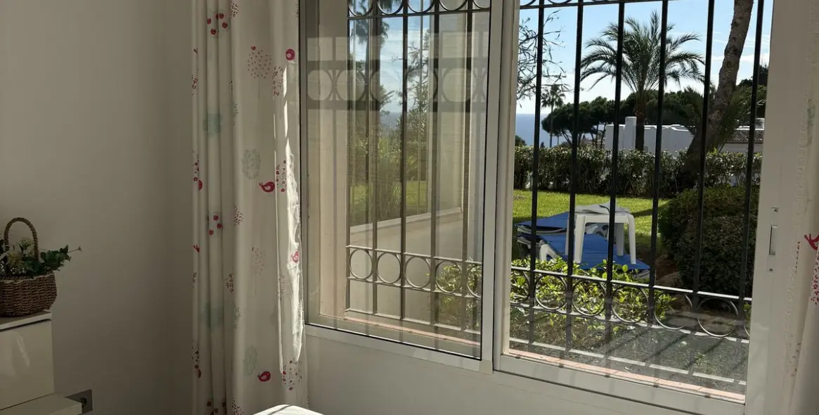 Продажа апартаментов на первом этаже в Miraflores 9