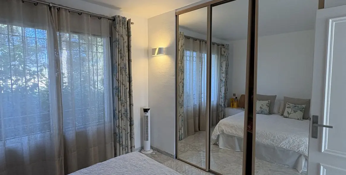 Продажа апартаментов на первом этаже в Miraflores 14