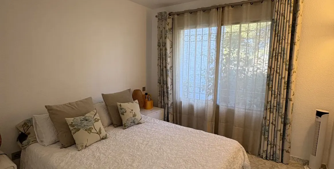 Продажа апартаментов на первом этаже в Miraflores 15