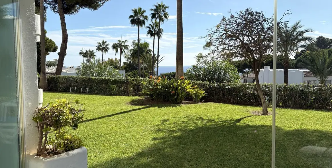 Продажа апартаментов на первом этаже в Miraflores 19