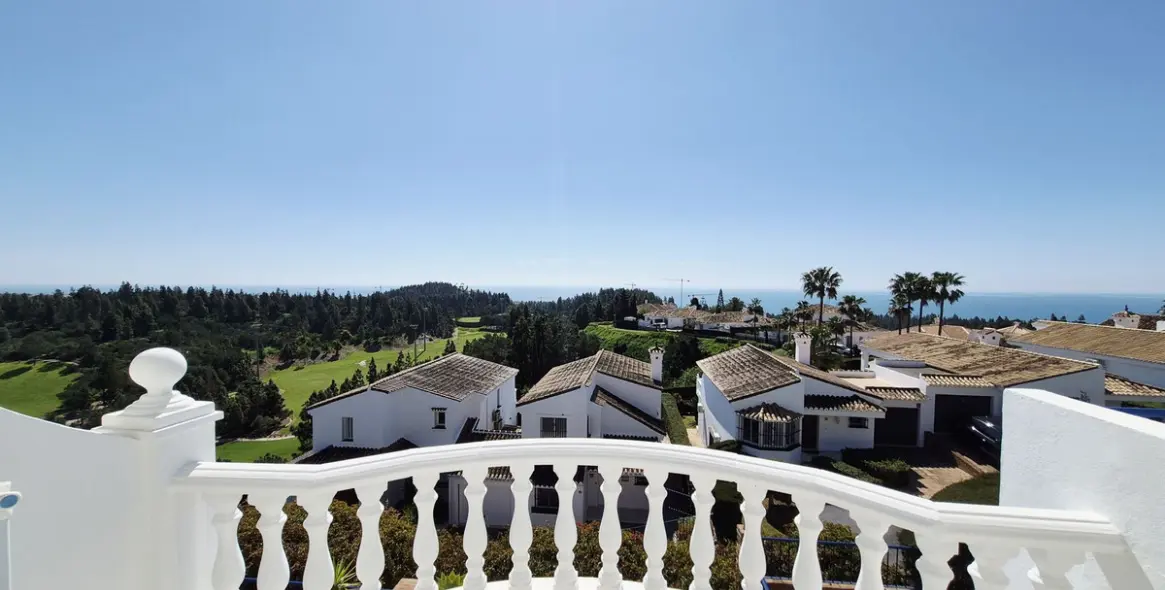 Sale of penthouse in El Chaparral 2