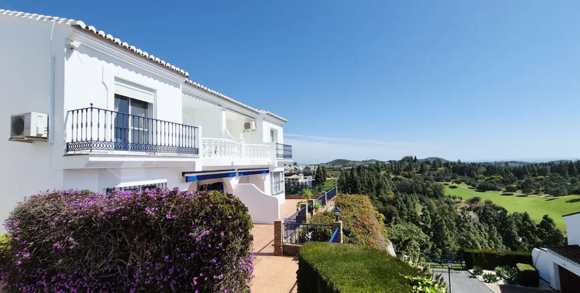 Sale of penthouse in El Chaparral 11