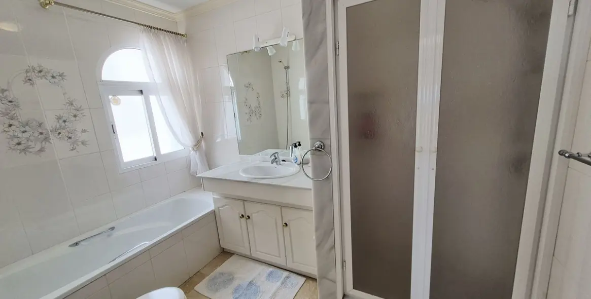 Sale of penthouse in El Chaparral 14