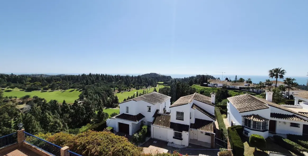 Sale of penthouse in El Chaparral 21