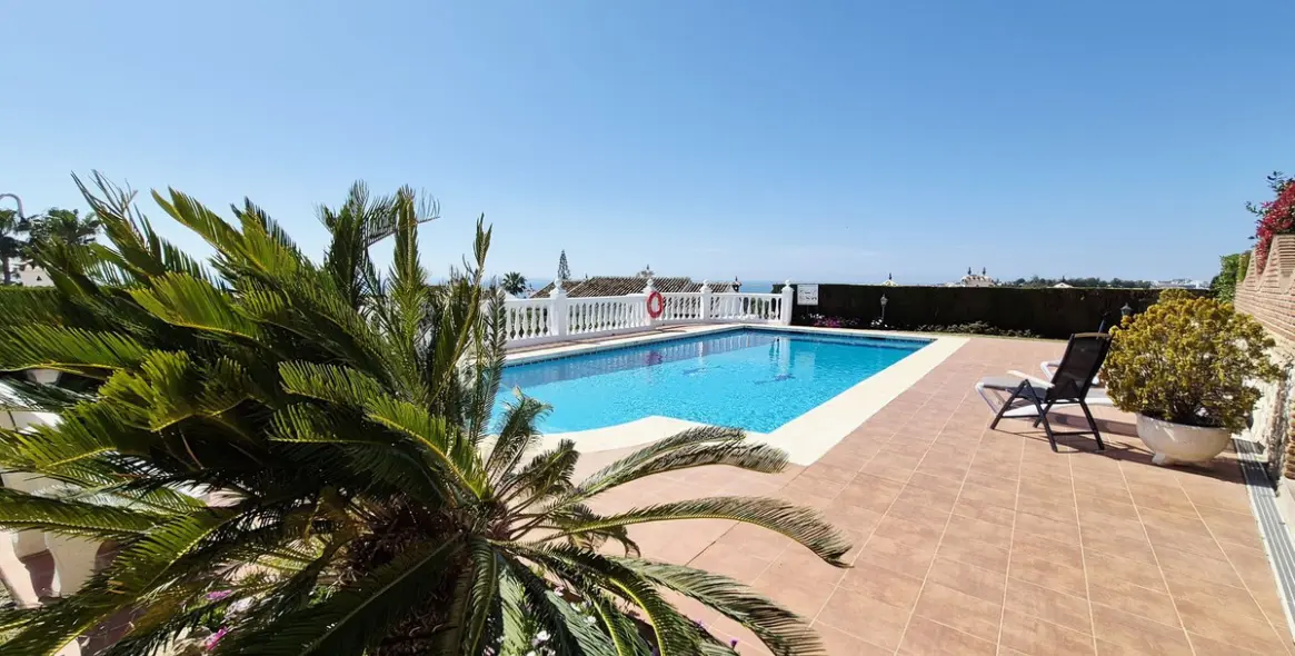 Sale of penthouse in El Chaparral 23