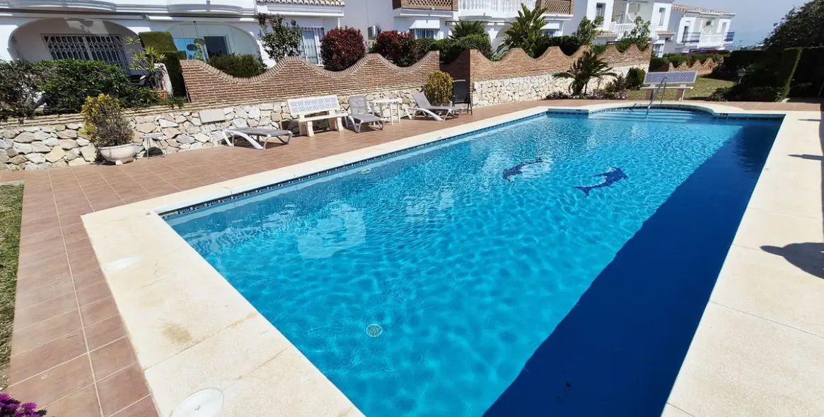 Sale of penthouse in El Chaparral 25