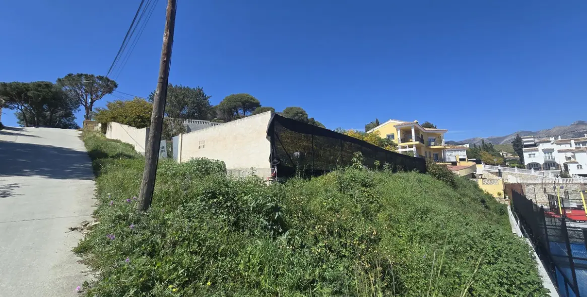 Продажа  жилого участка в Fuengirola 3
