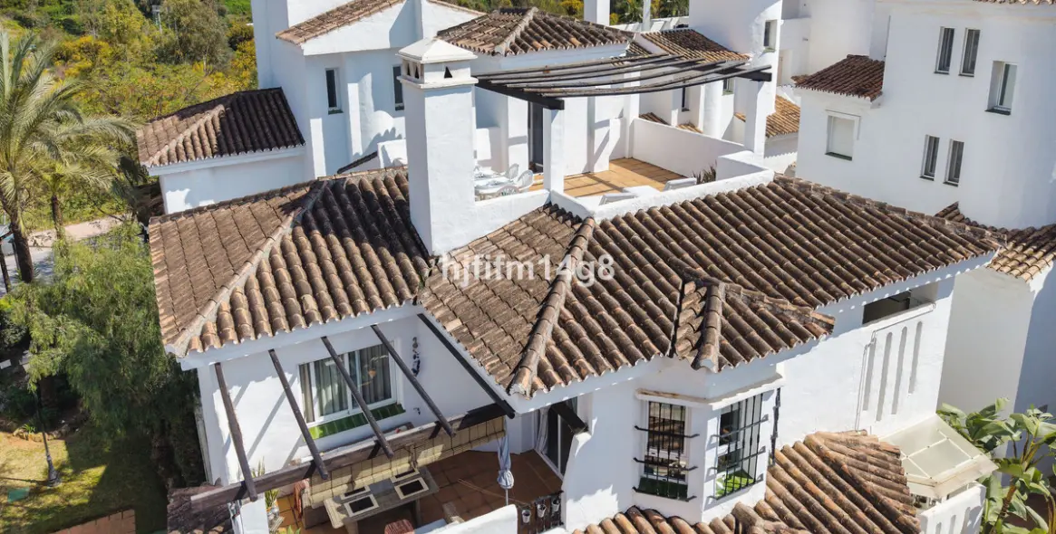 Sale of penthouse in Nueva Andalucía 2