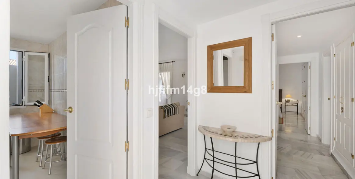 Sale of penthouse in Nueva Andalucía 13